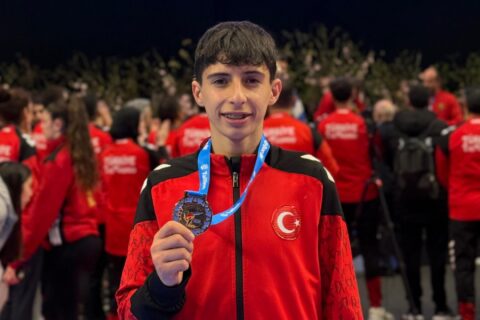 Letter-C-Emblem-Logo-1920-x-1080-piksel